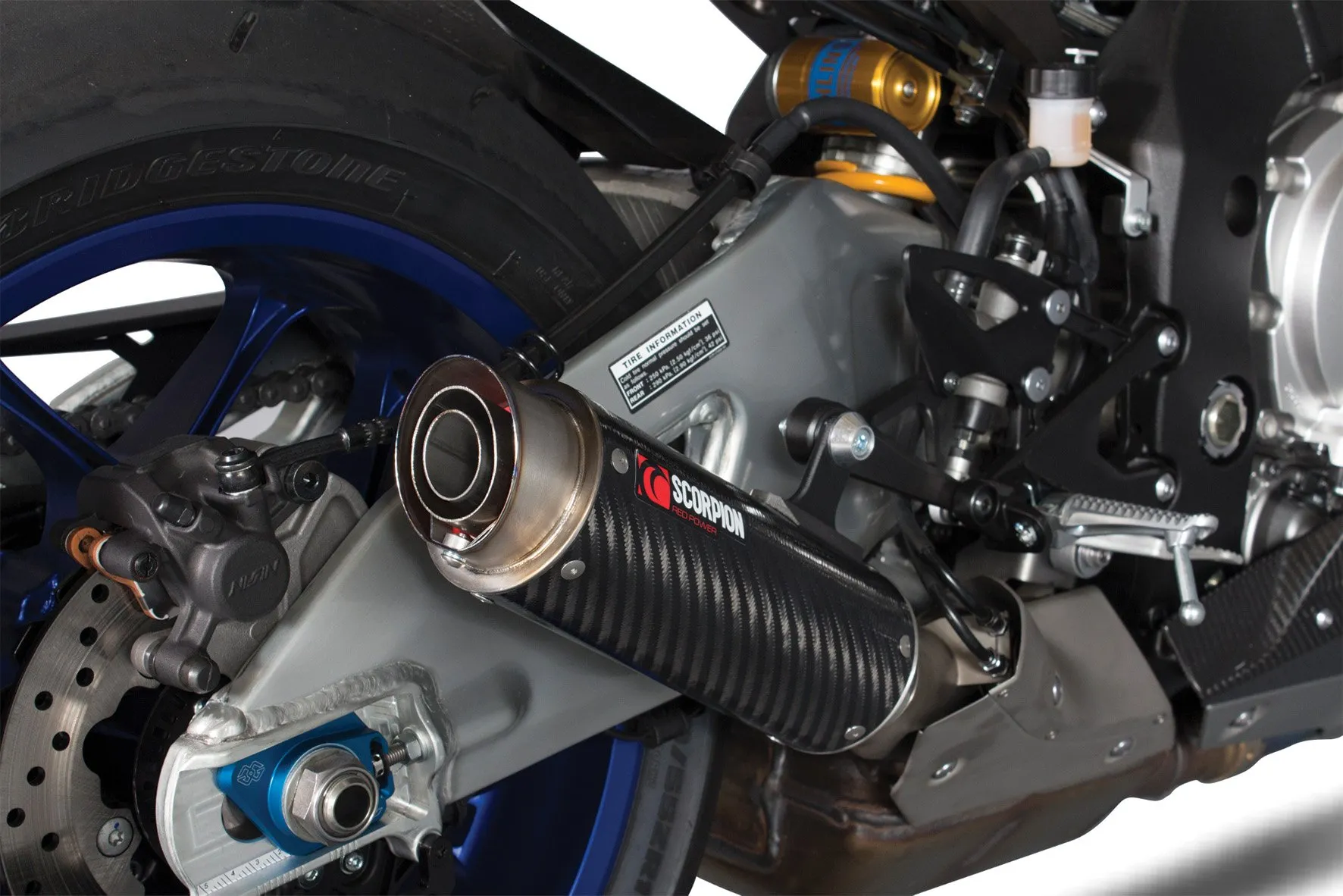 detalle exosto scorpion rp1 gp fibra de carbono yamaha r1 slip on acabado premium para YAMAHA YZF R1