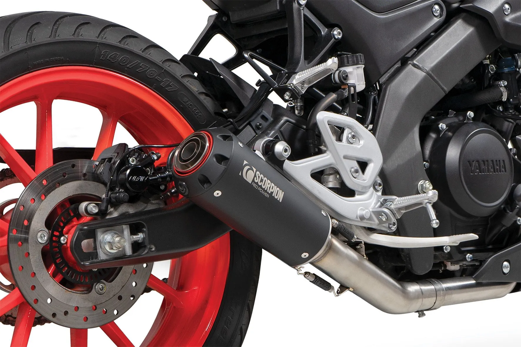 Escape full system Scorpion Red Power para Yamaha MT 15 acabado negro cerámica